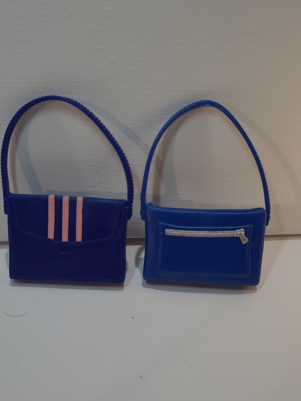 Lot Of Two Different Spin Master Liv Doll Purses Katie And Blue Zipper Bag.